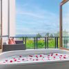 an-langco-accommodations-seaviewbalconygrandking-bathtub